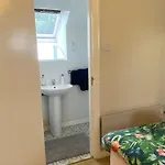 2 Bed Retreat By Lake, And Golf Course 펜션 툴파리스