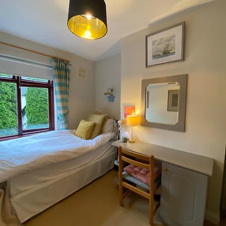 2 Bed Retreat By Lake, And Golf Course *