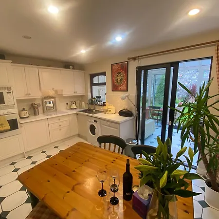 2 Bed Retreat By Lake, And Golf Course Holiday home