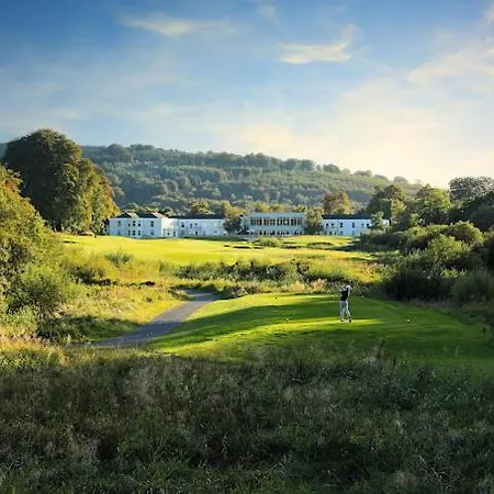 2 Bed Retreat By Lake, And Golf Course