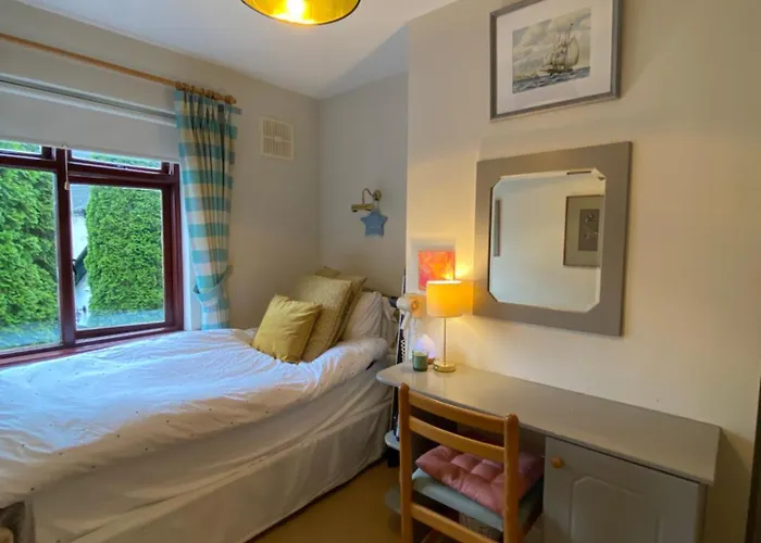 2 Bed Retreat By Lake, And Golf Course *